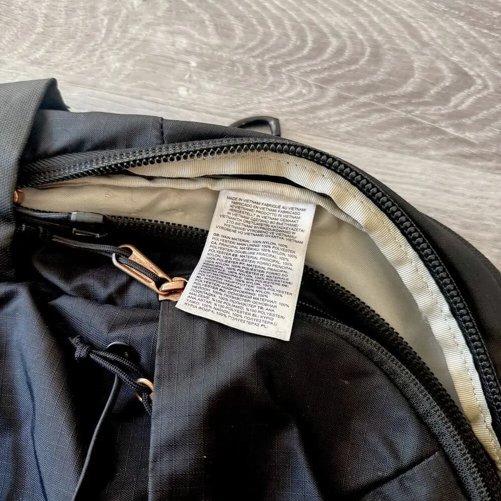 The North Face Borealis Luxe Backpack with metallic accents - Picture 7 of 7